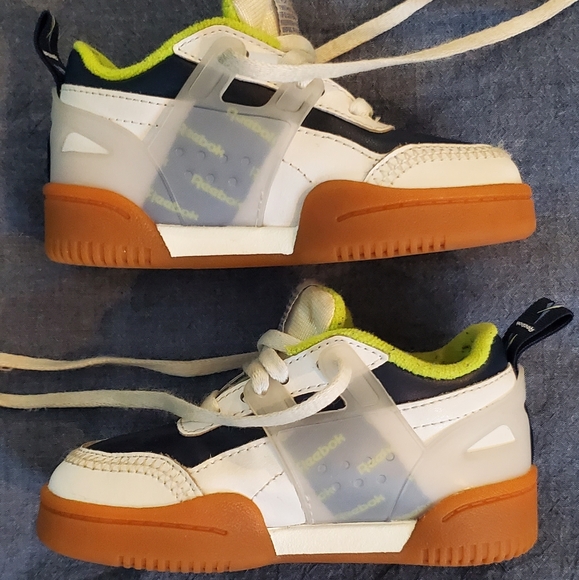 Exclusive Reebok Toddlers "Workout" sneaker - Picture 2 of 8